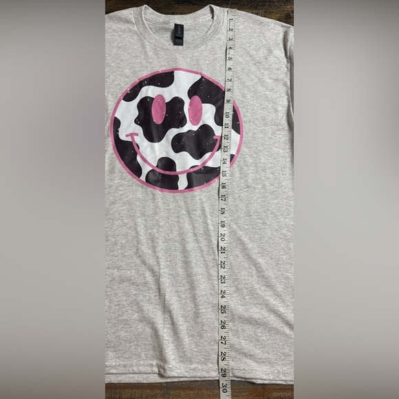 Gildan Gray Tee with Pink and Black cow print Smiley - Picture 7 of 7